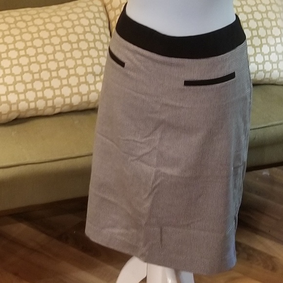Christopher & Banks houndstooth pencil skirt. - Picture 2 of 7